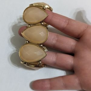 ⭐Peach Tear Drop Stretch Bracelet⭐